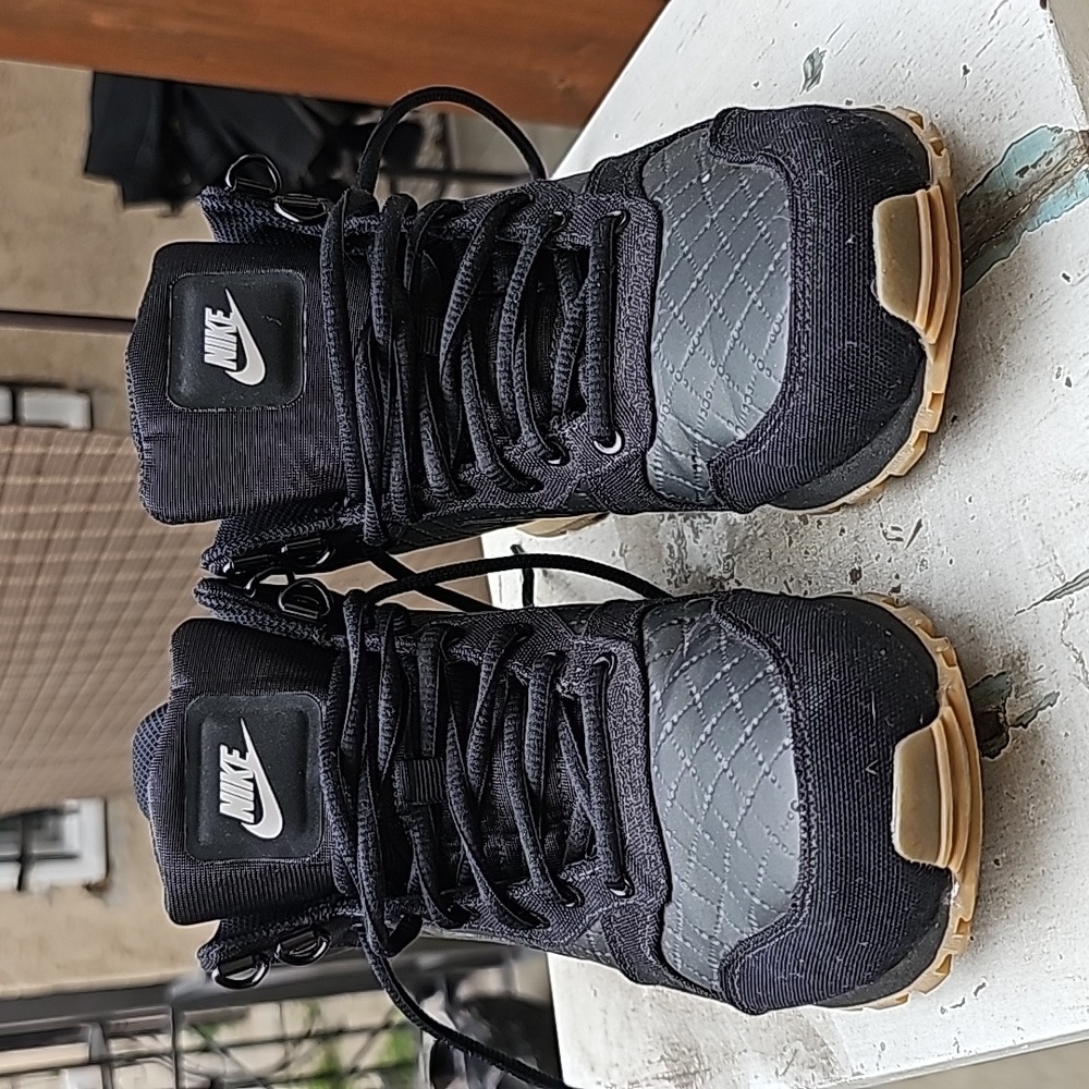 Nike tennis shoes